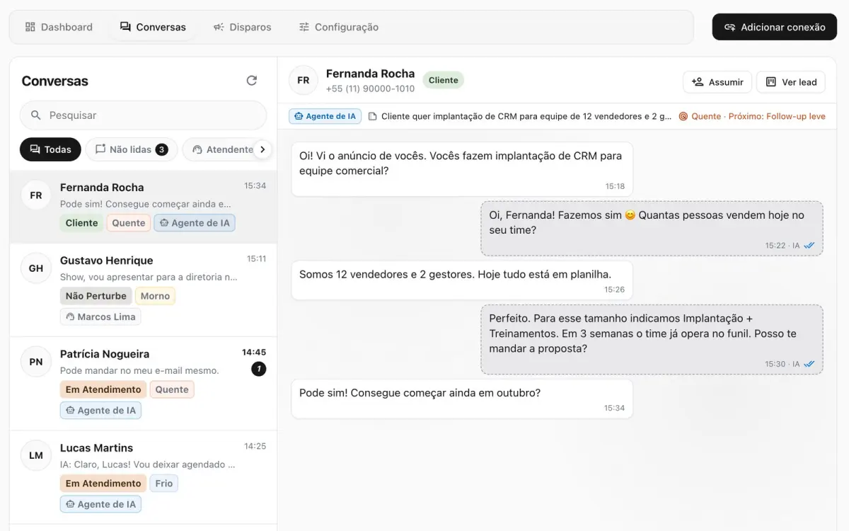 Conversas de WhatsApp no Saga CRM com o agente de IA respondendo leads